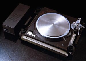 Kenwood L-07D Direct Drive Turntable Repair & Restoration 1 kenwood l o7d