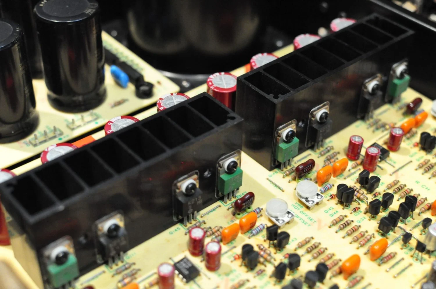 アキュフェーズ　プリアンプ　C-202難アリ Accuphase C-202 Preamplifier Service & Review | LiQUiD AUDiO