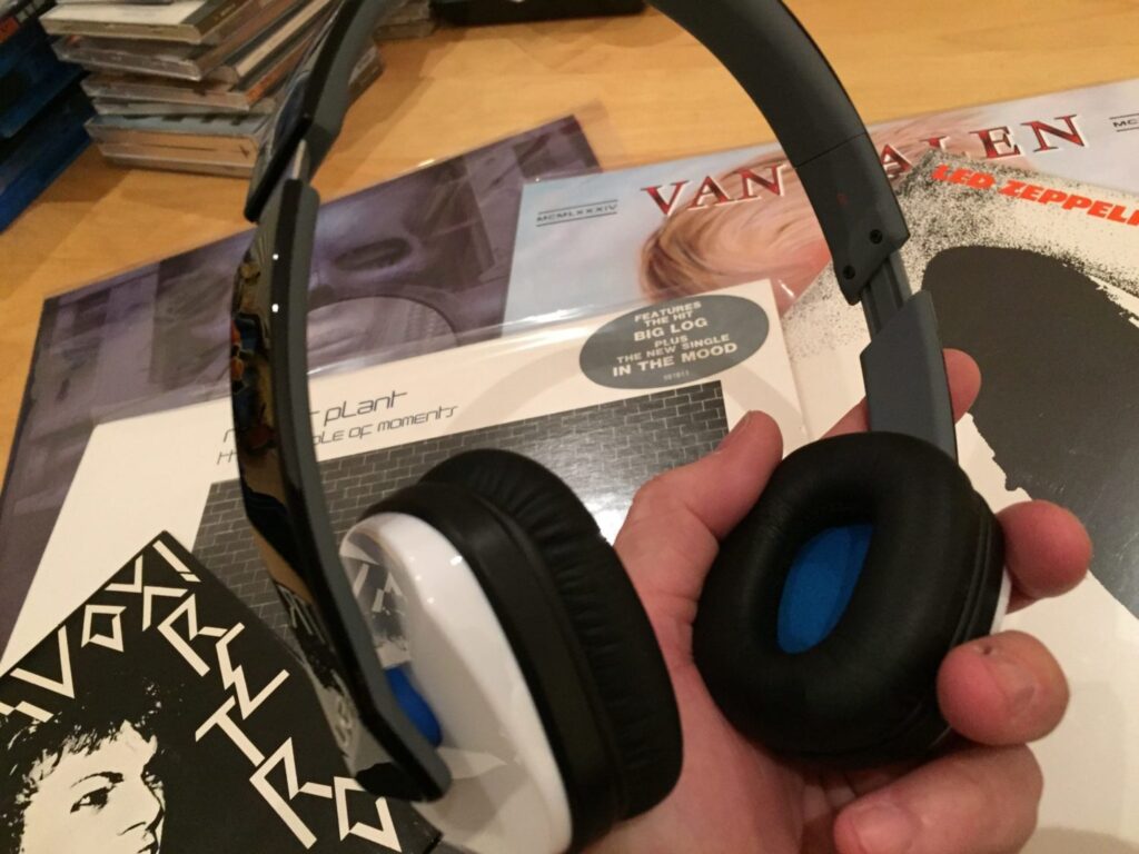 Logitech Ultimate Ears 4000 Headphone Review 2 IMG_2299.JPG