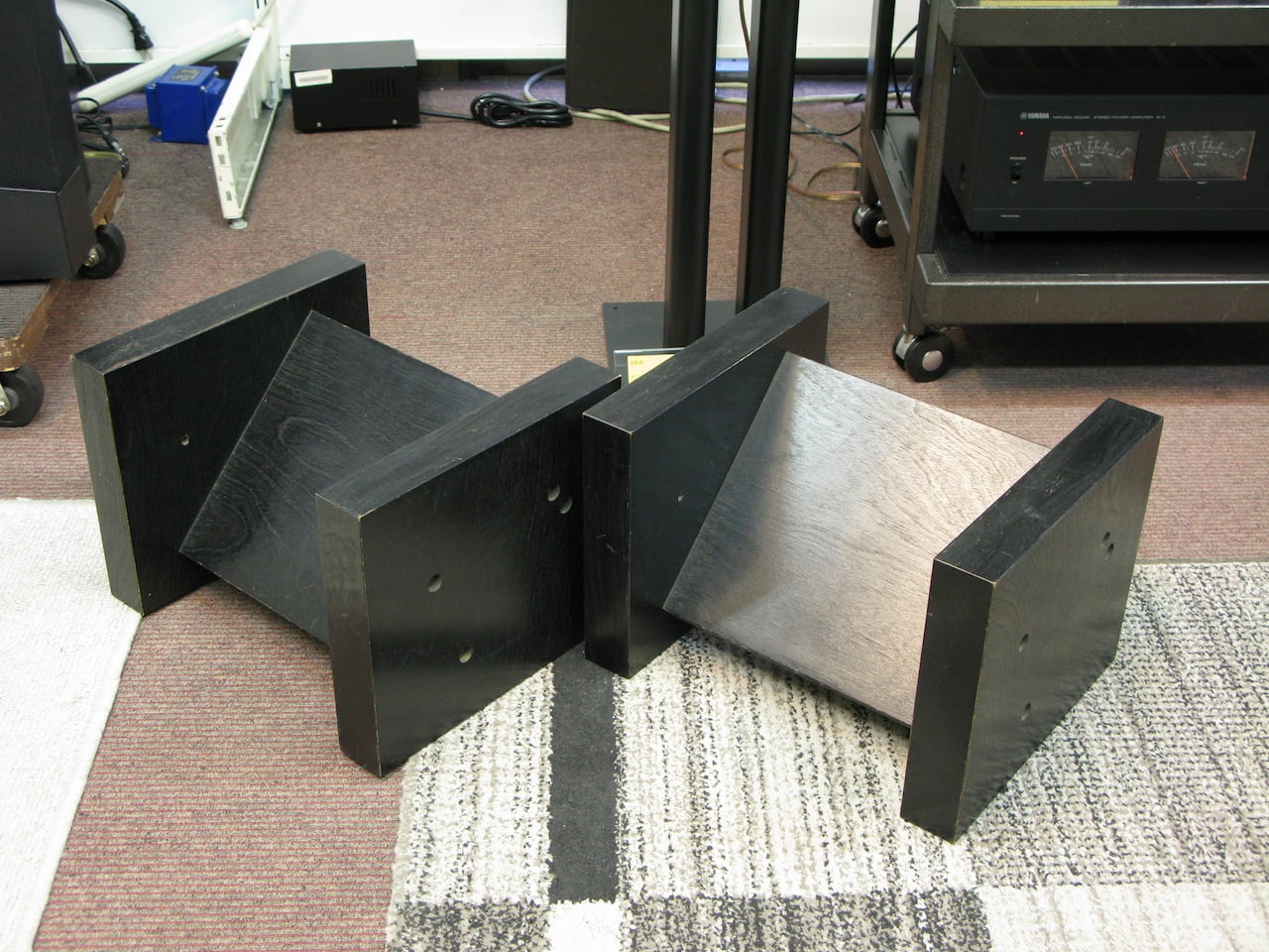 DIY - SPEAKER STANDS 