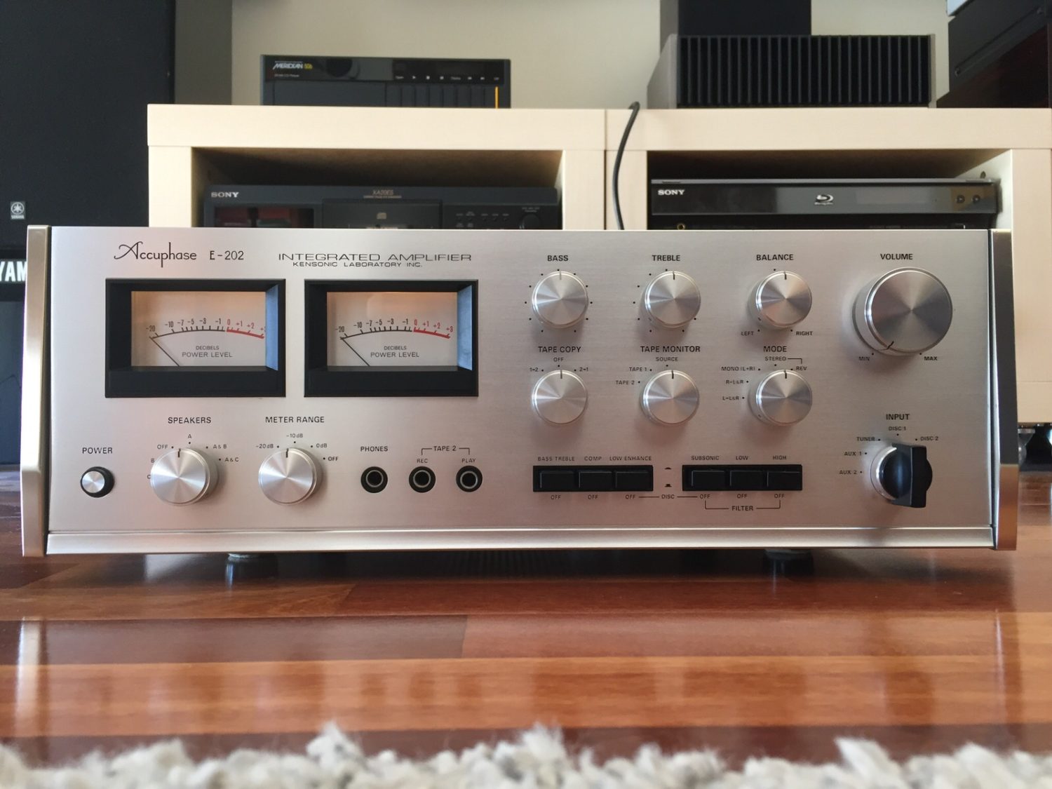 Accuphase E-202