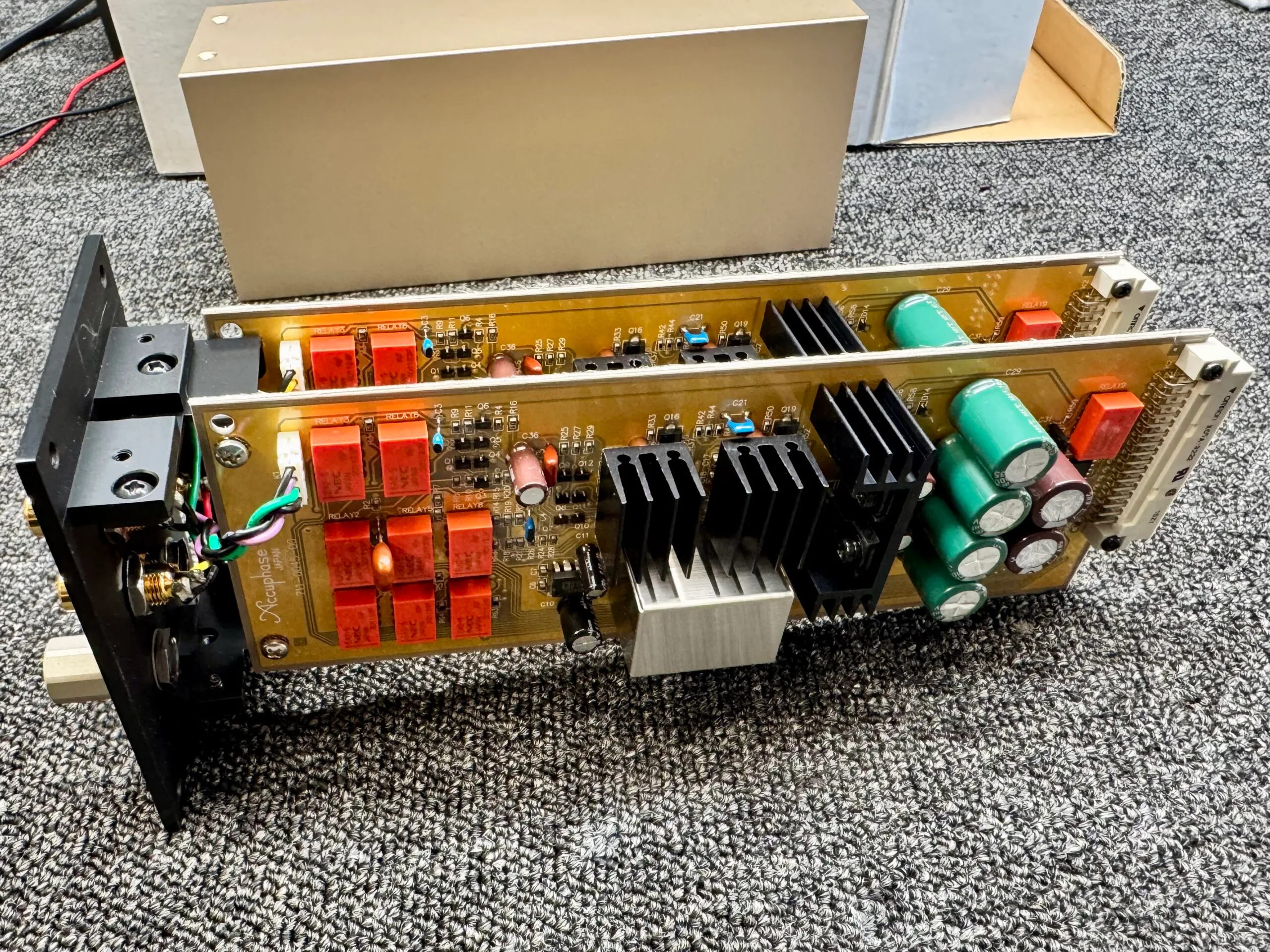 Accuphase AD-2820