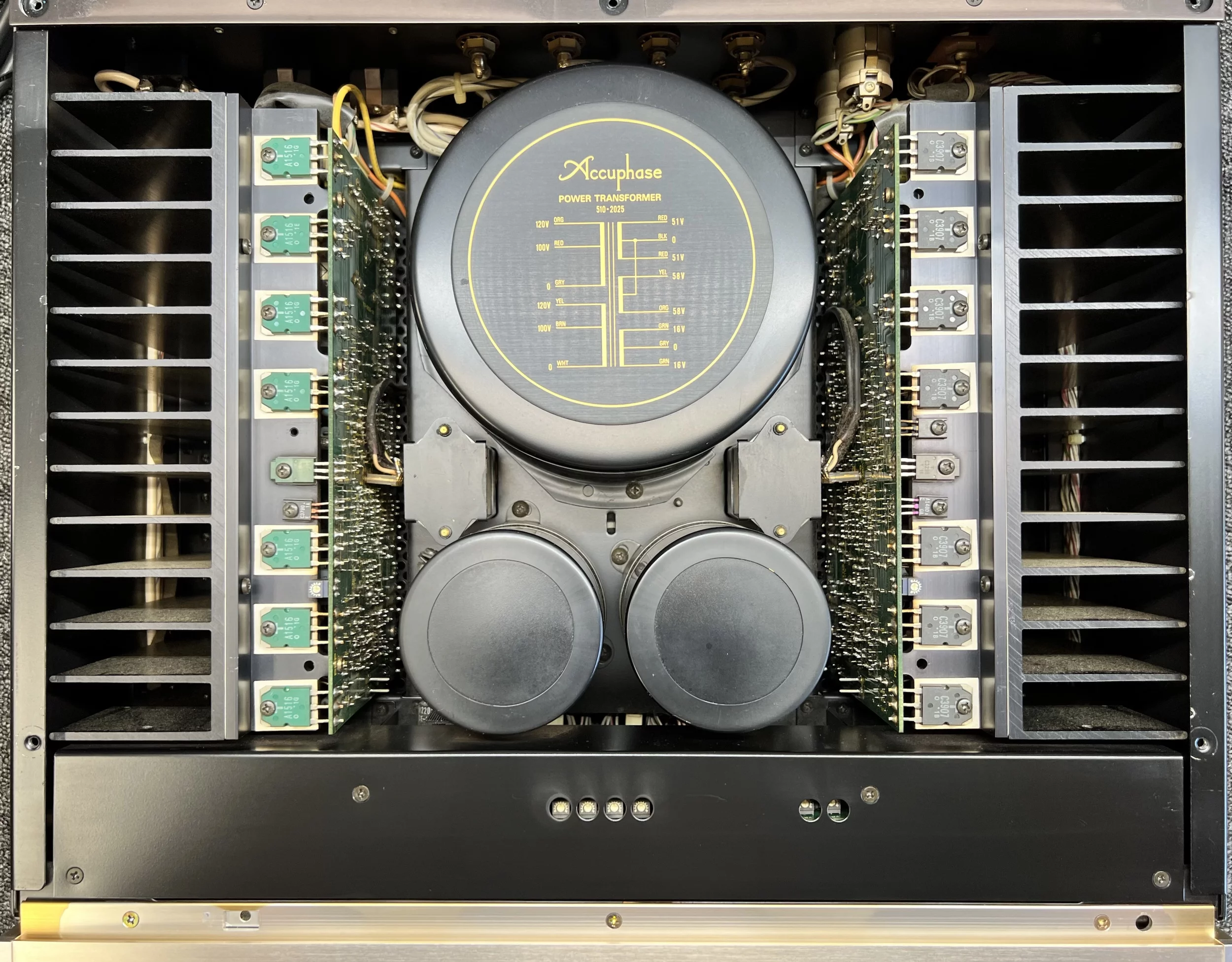Accuphase アキュフェーズ P-360 パワーアンプ - 中古オーディオ