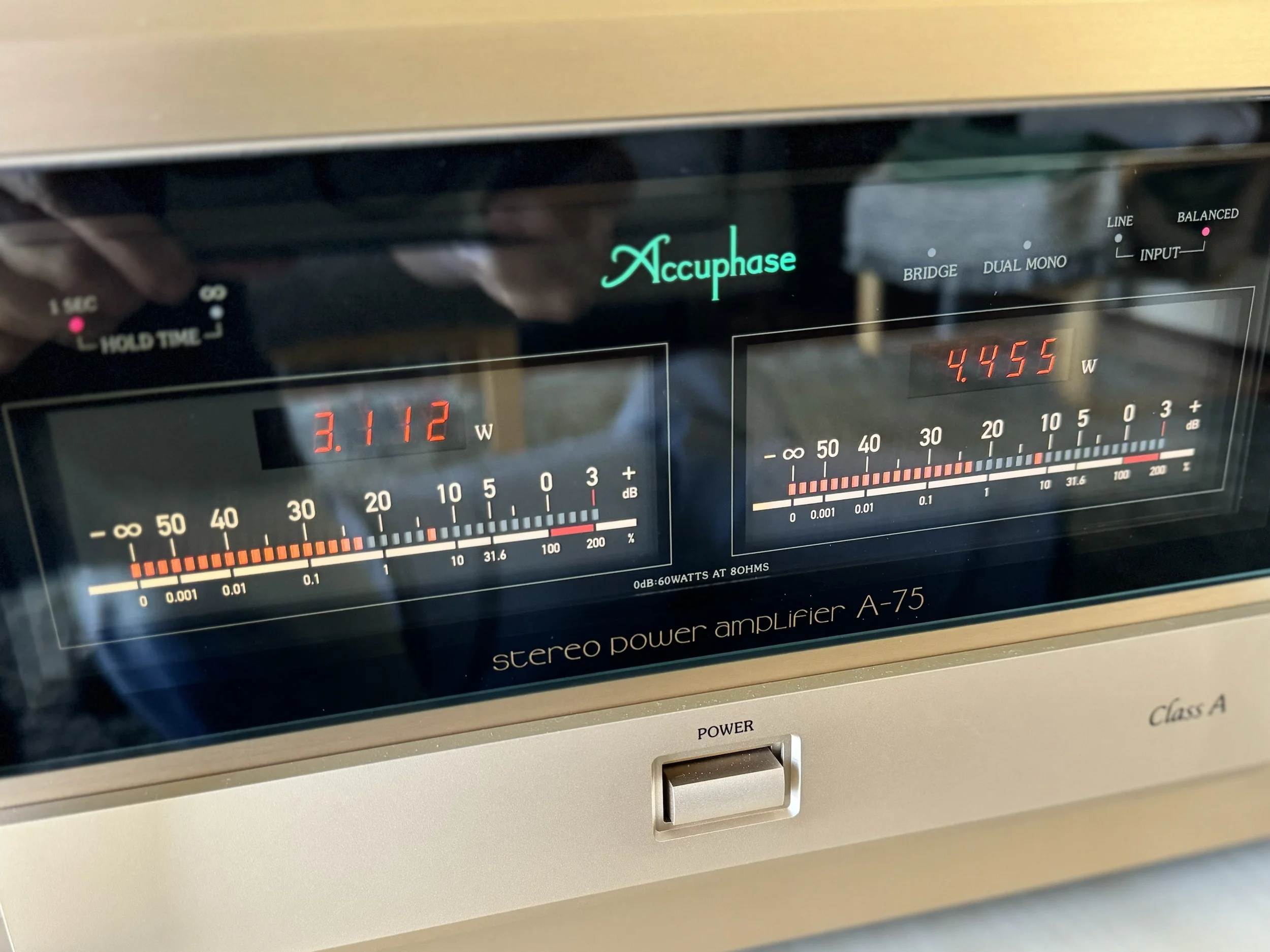 What are the advantages of class A amplifiers? 1 Accuphase A-75