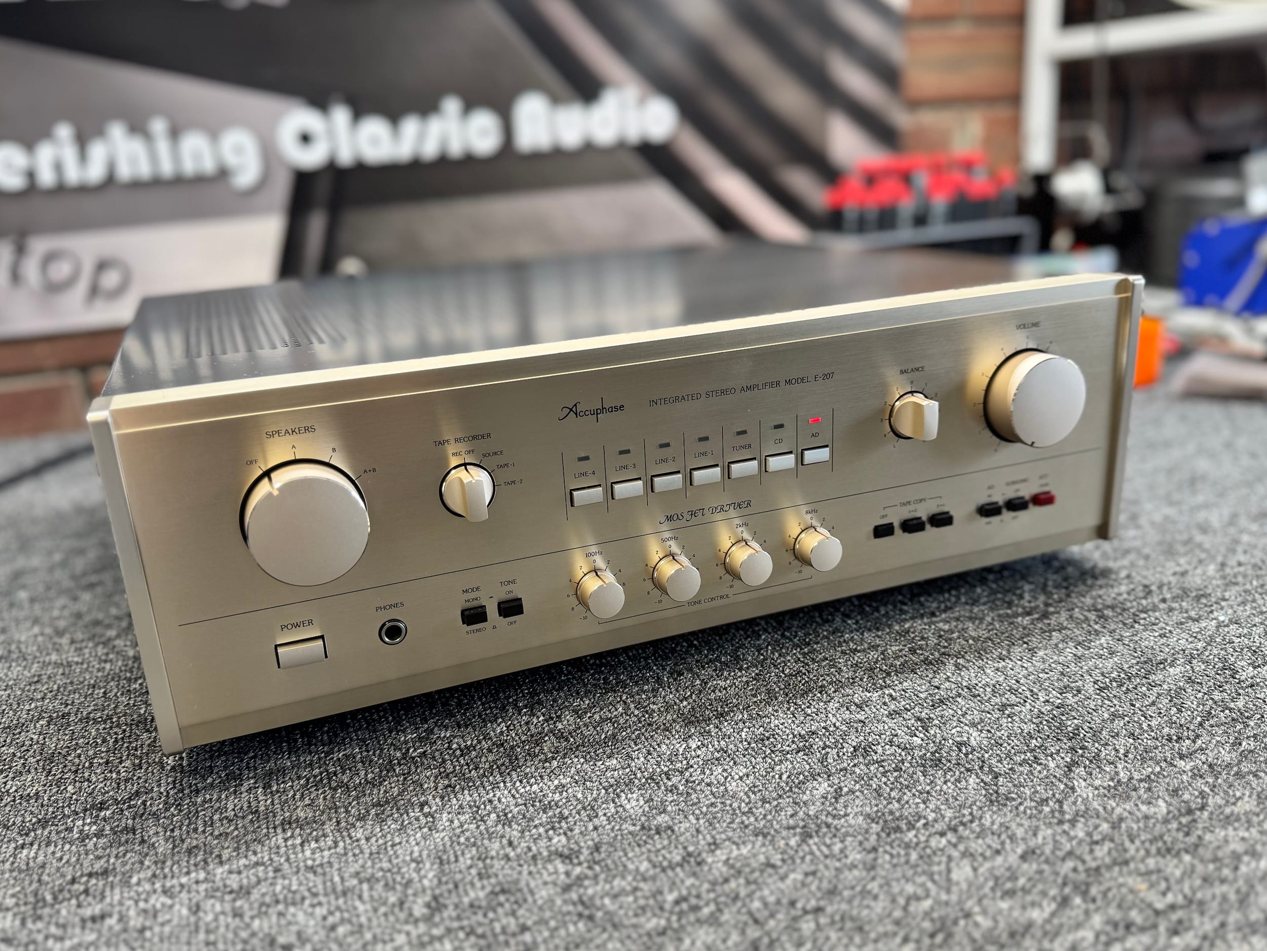 Accuphase E-207