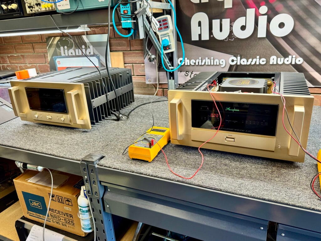 Accuphase A-65
Accuphase A-60