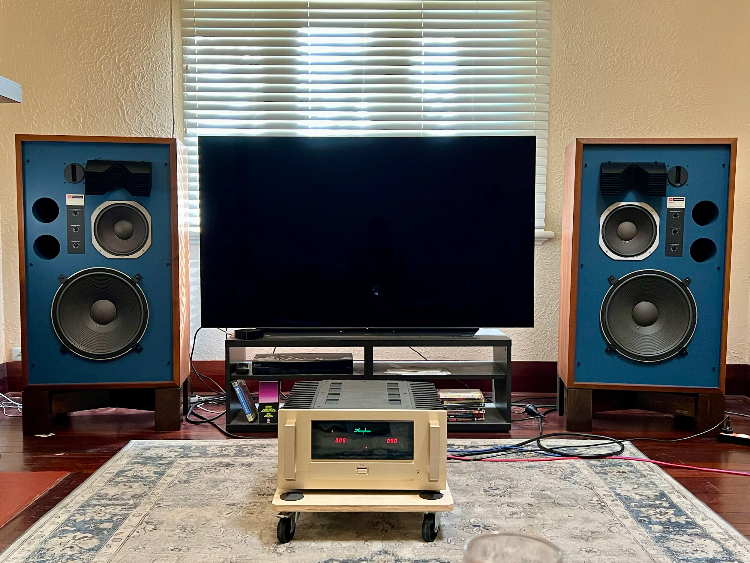 JBL 4344
Accuphase A-65