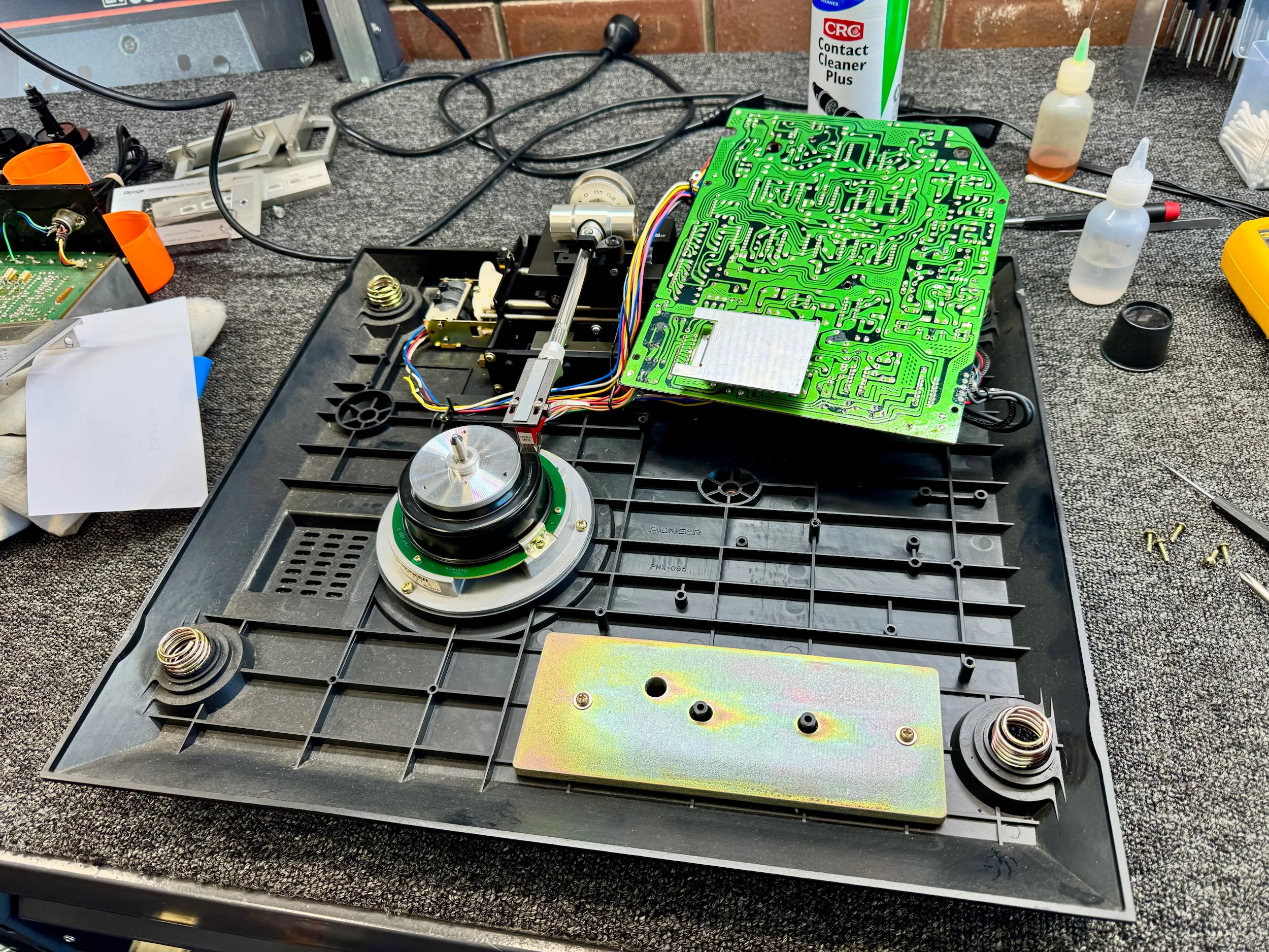 Beautiful Pioneer PL-L1000 Linear Tracking Turntable Repair & Review 17 Pioneer PL-L1000