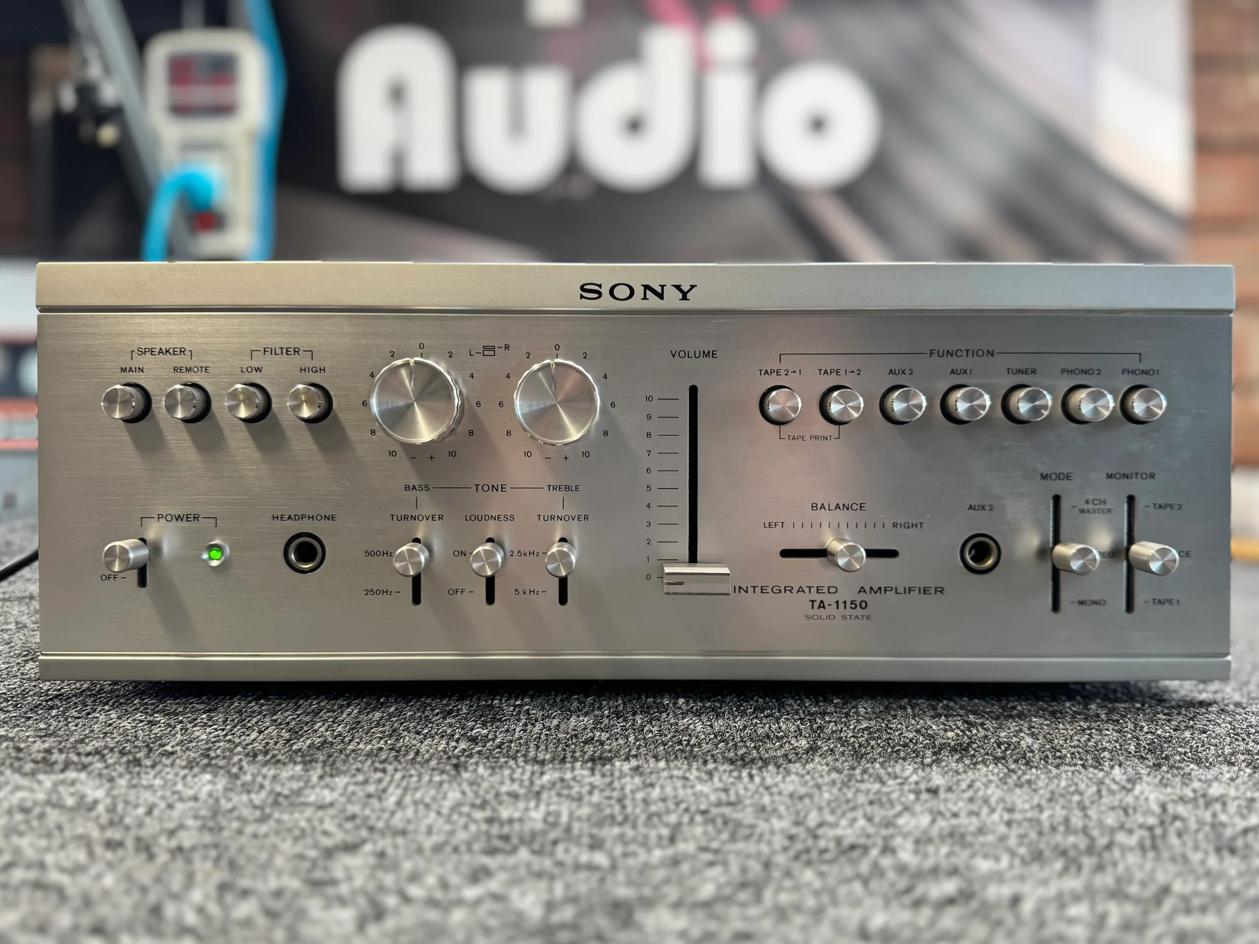 Baby Amplifiers: Marantz 1030 | LiQUiD AUDiO