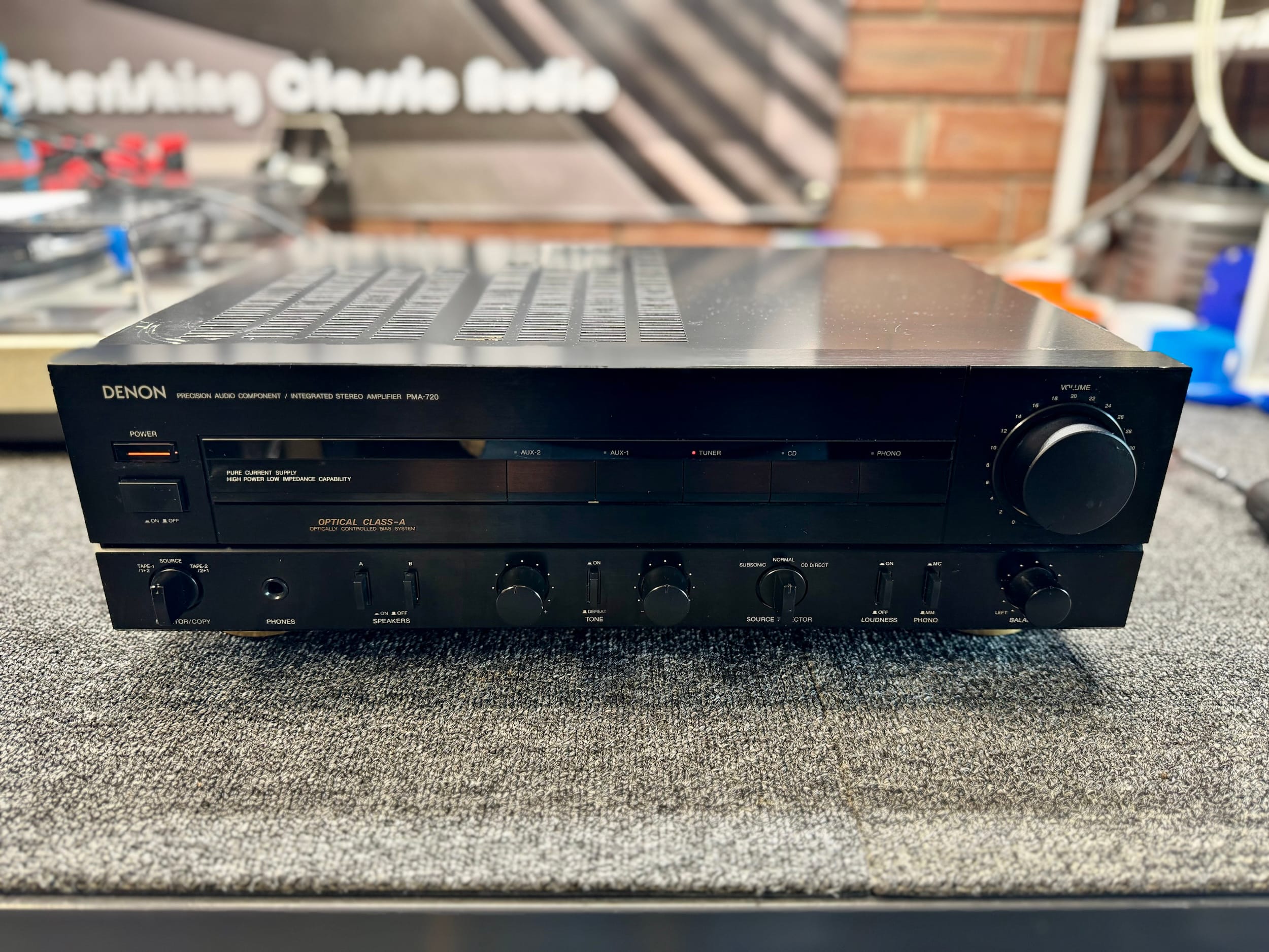 Store 3 Denon PMA-720