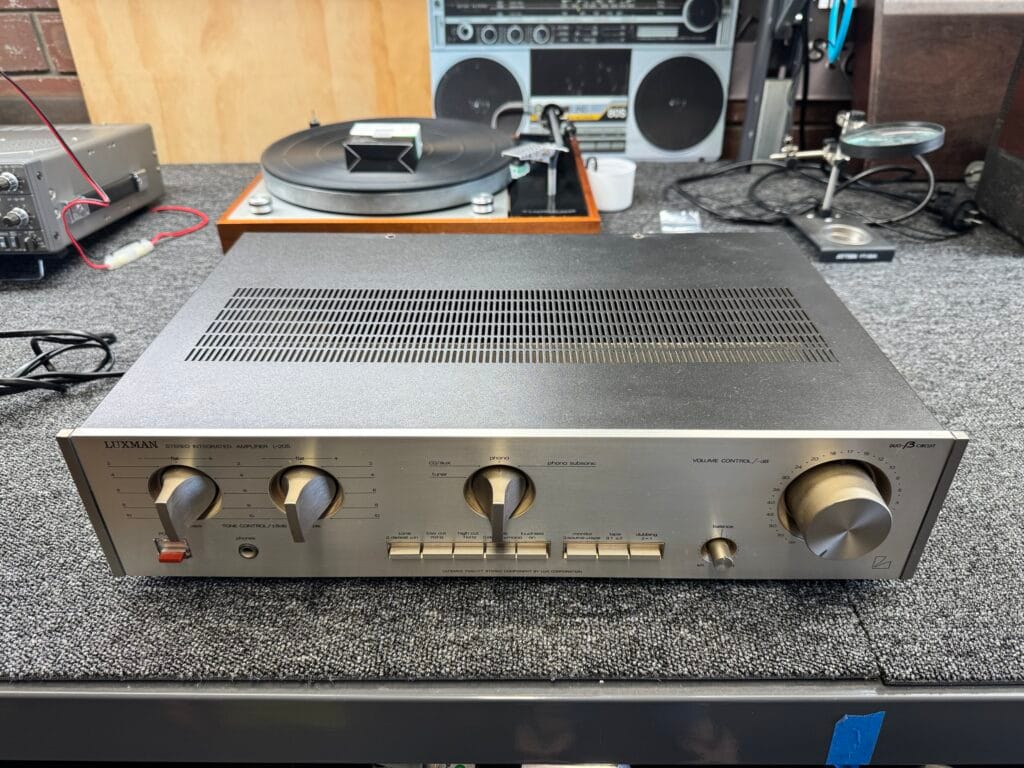 Luxman L-205
on the bench