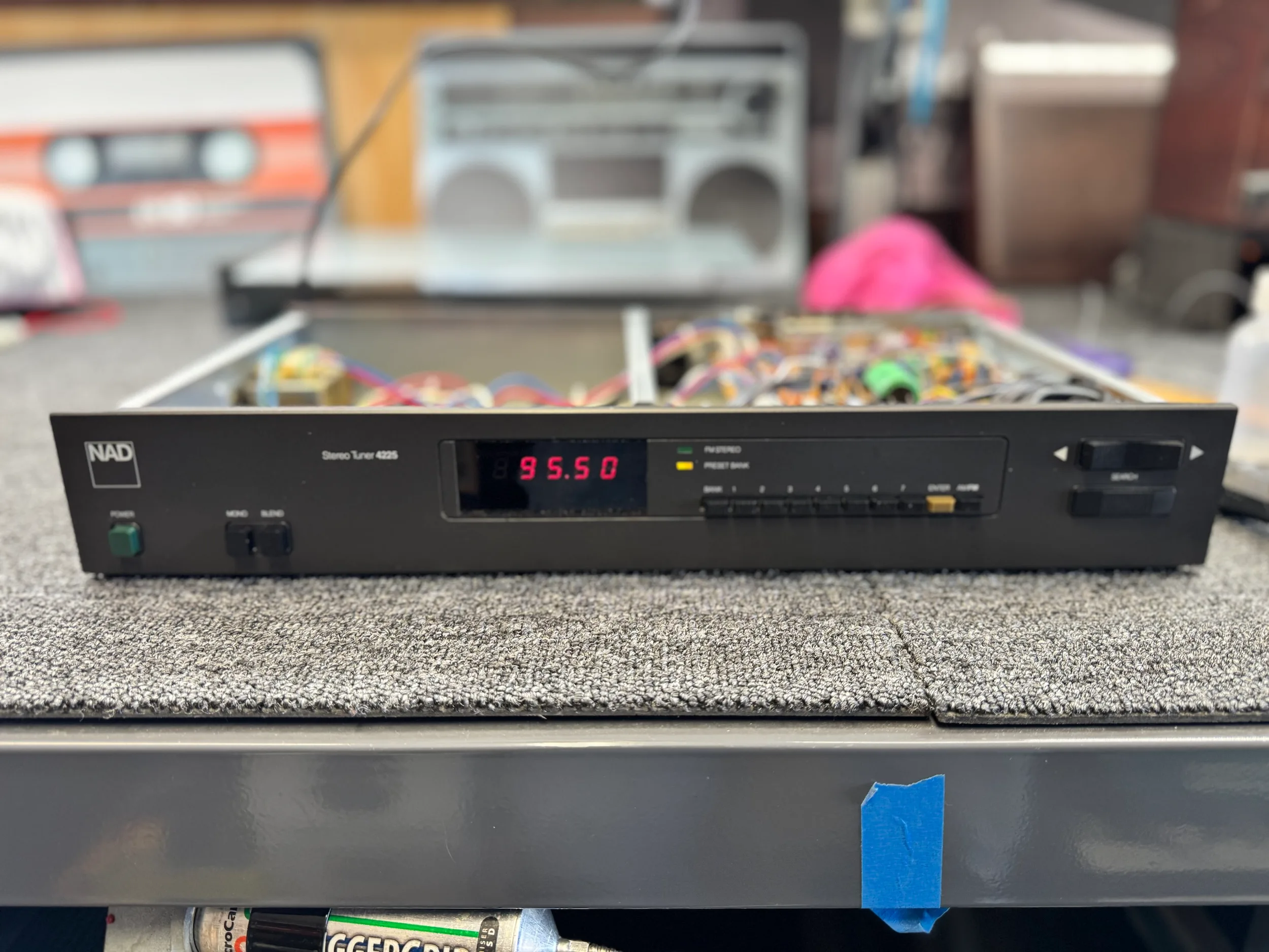 NAD 4225