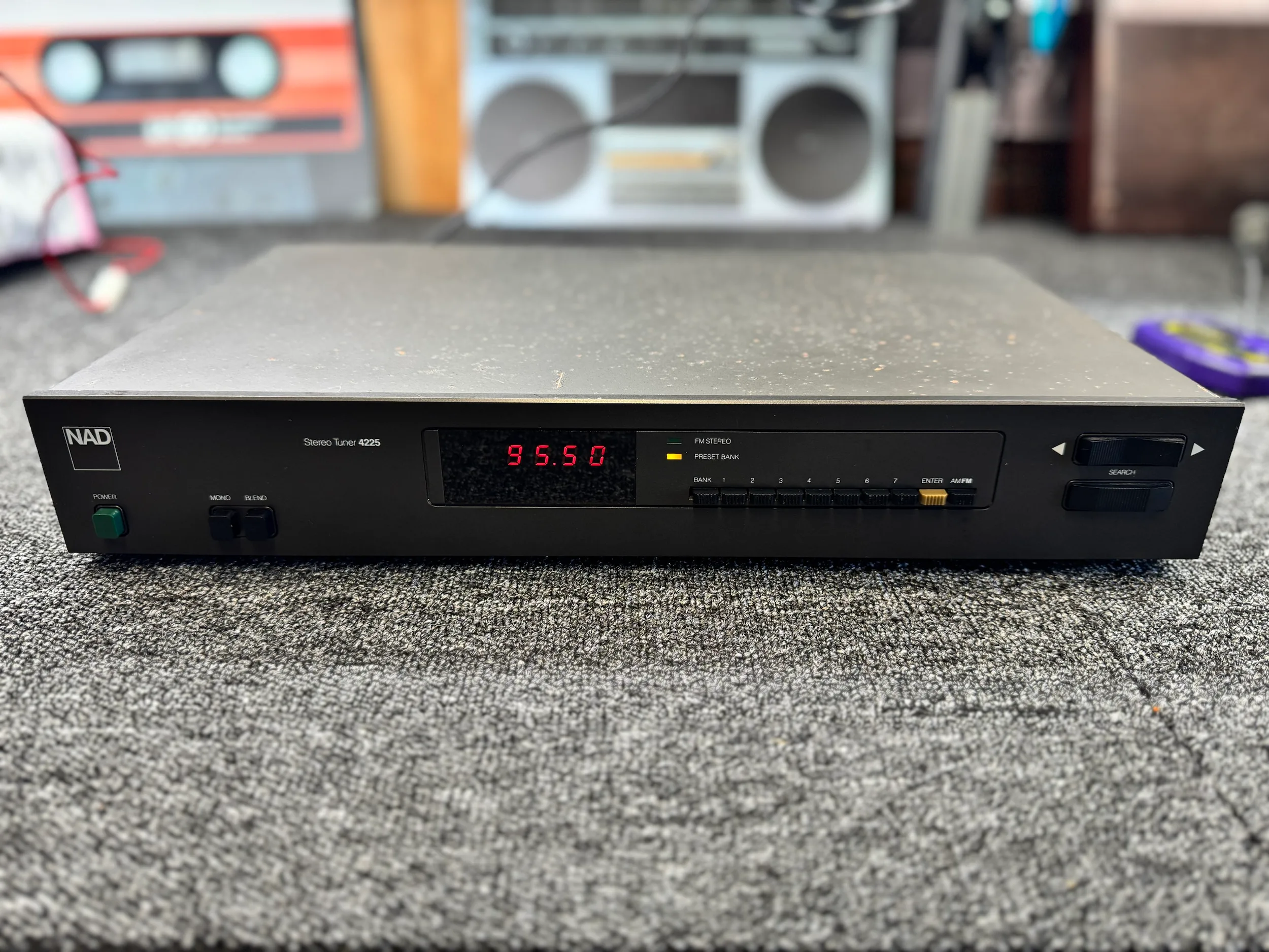 NAD 4225