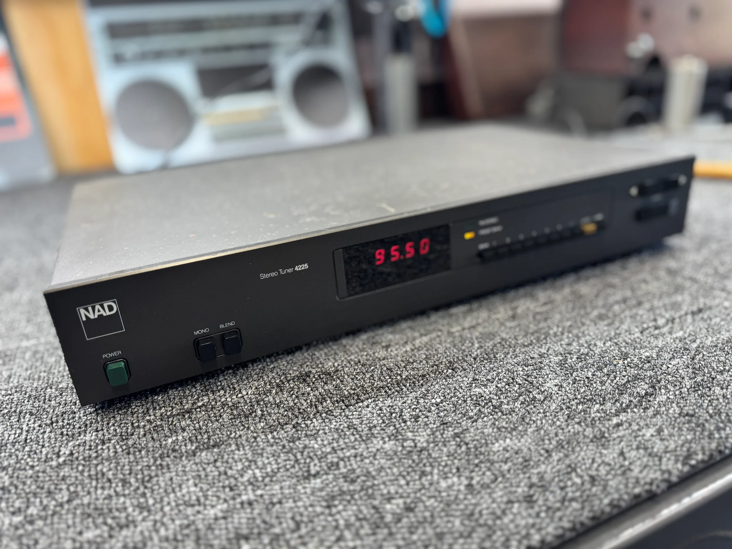 NAD 4225