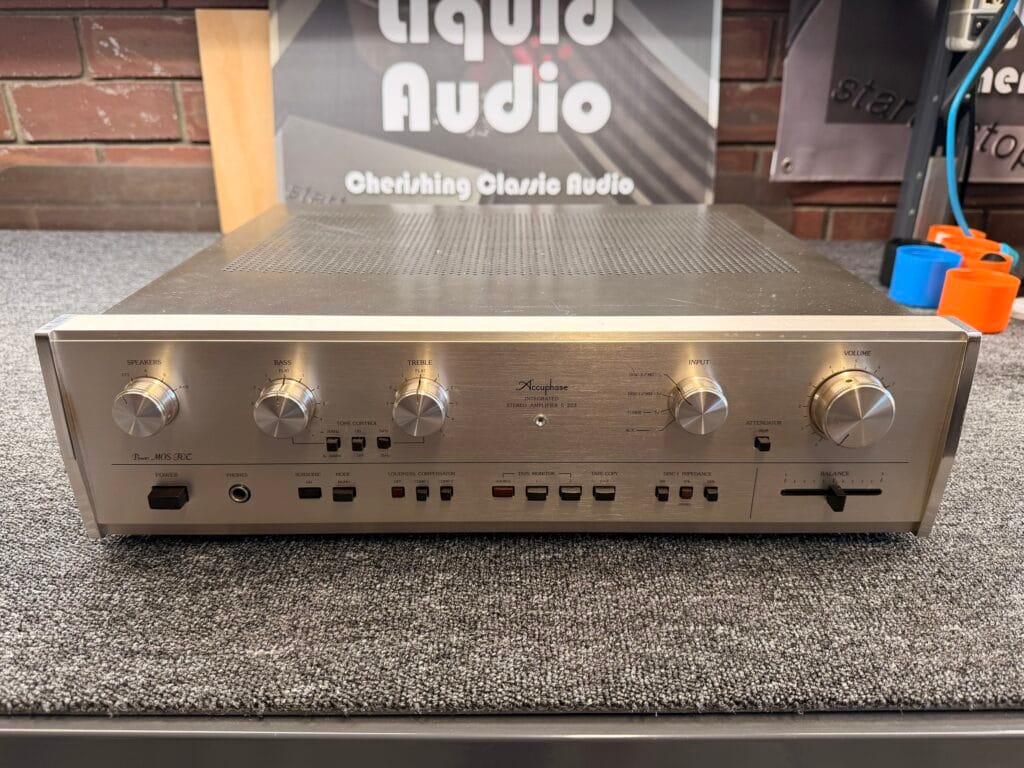 Accuphase E-203