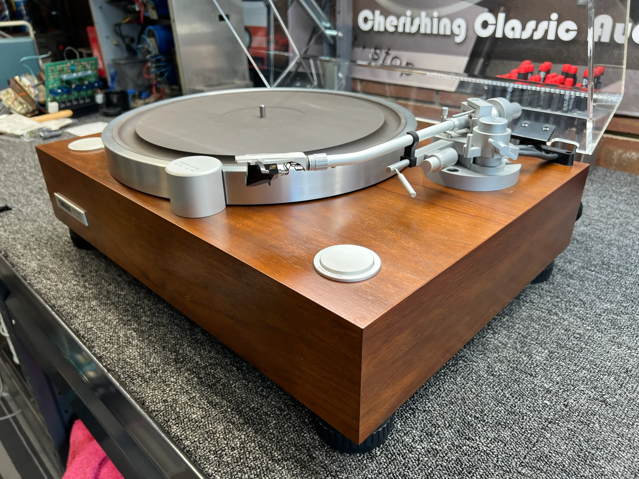 Stunning Yamaha GT-2000L Turntable Service 8 Yamaha GT-2000L