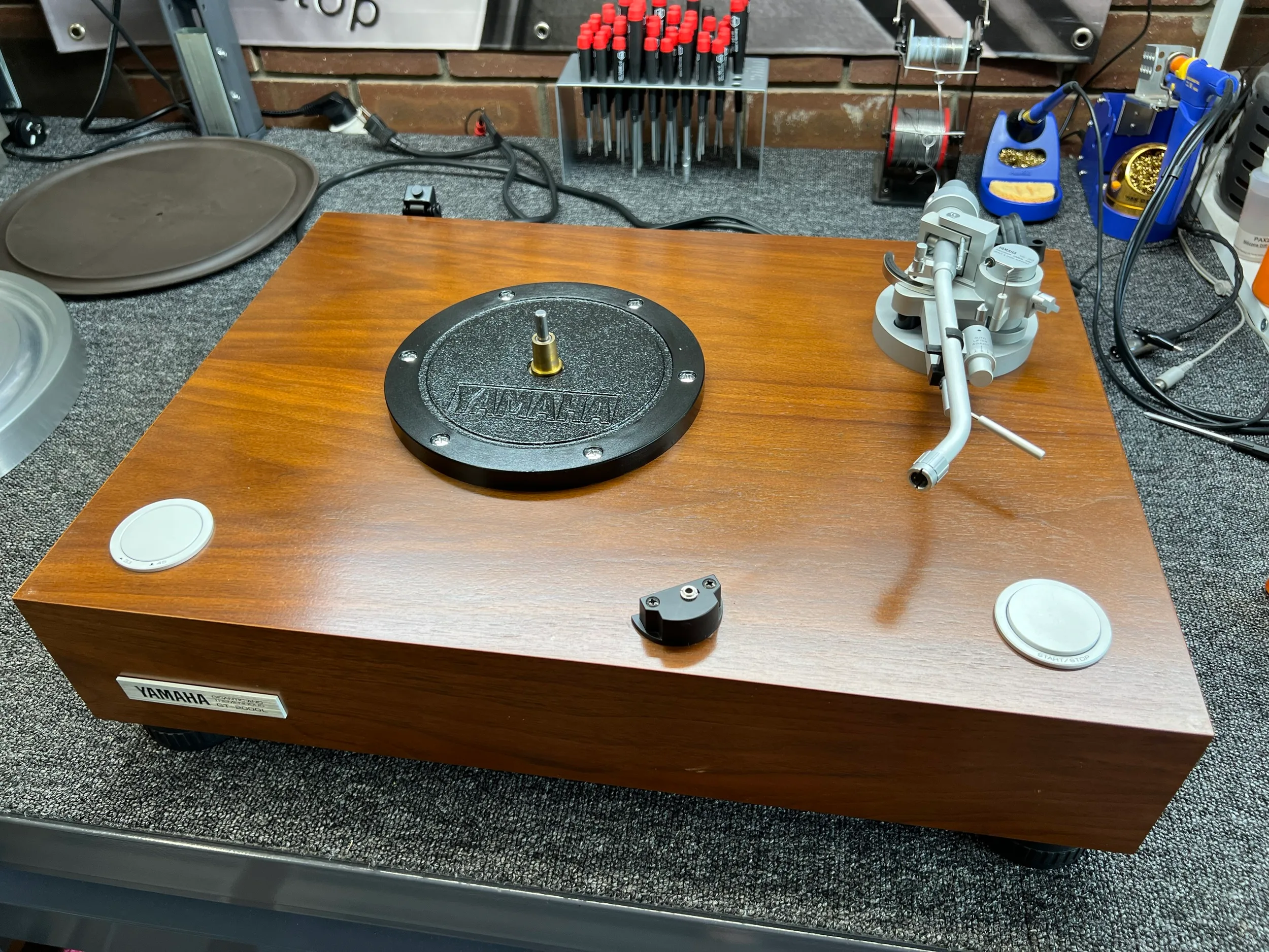 Stunning Yamaha GT-2000L Turntable Service 15 Yamaha GT-2000L