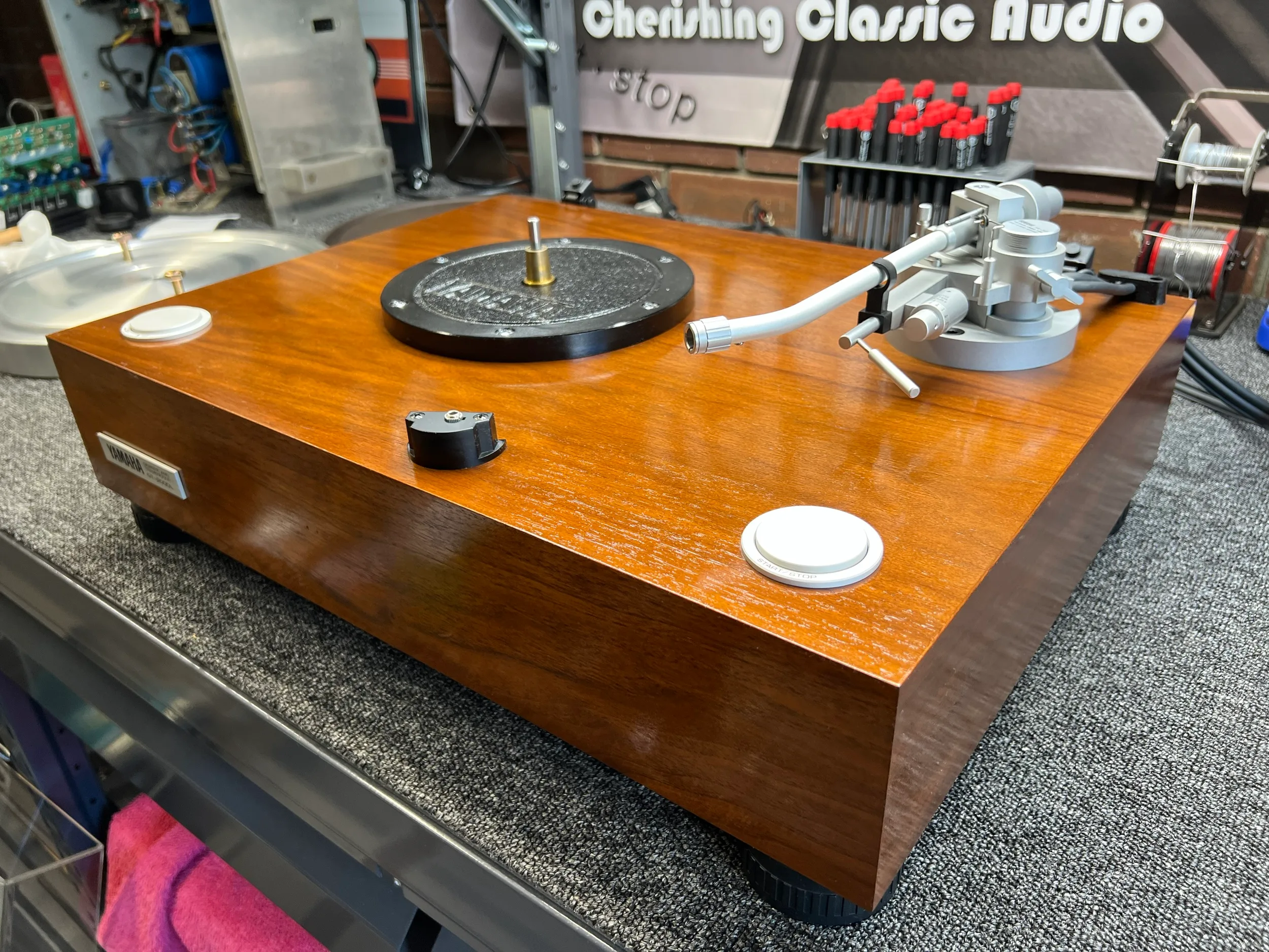 Stunning Yamaha GT-2000L Turntable Service 18 Yamaha GT-2000L