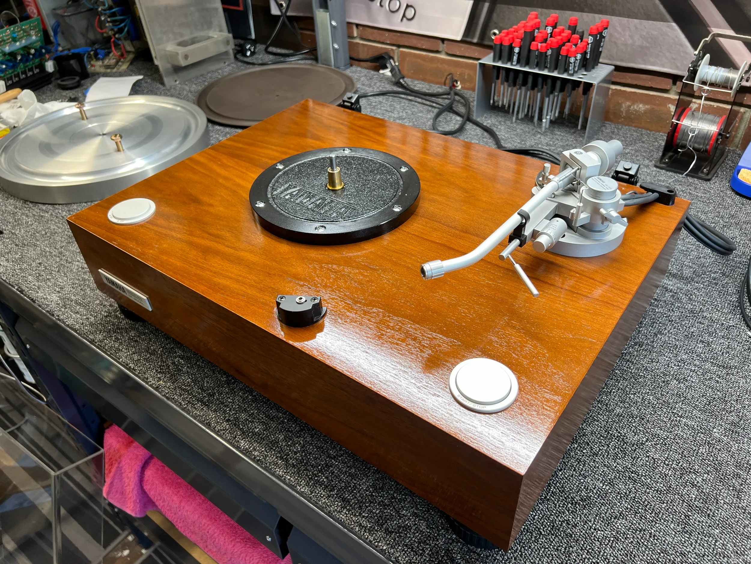 Stunning Yamaha GT-2000L Turntable Service 19 Yamaha GT-2000L