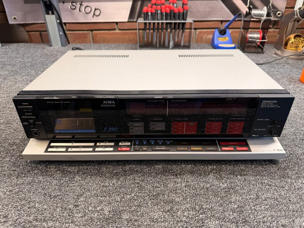 AIWA F-990
on the bench
