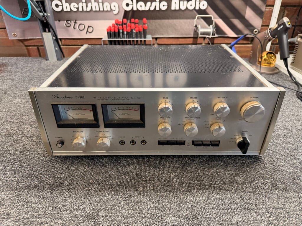 Accuphase E-202