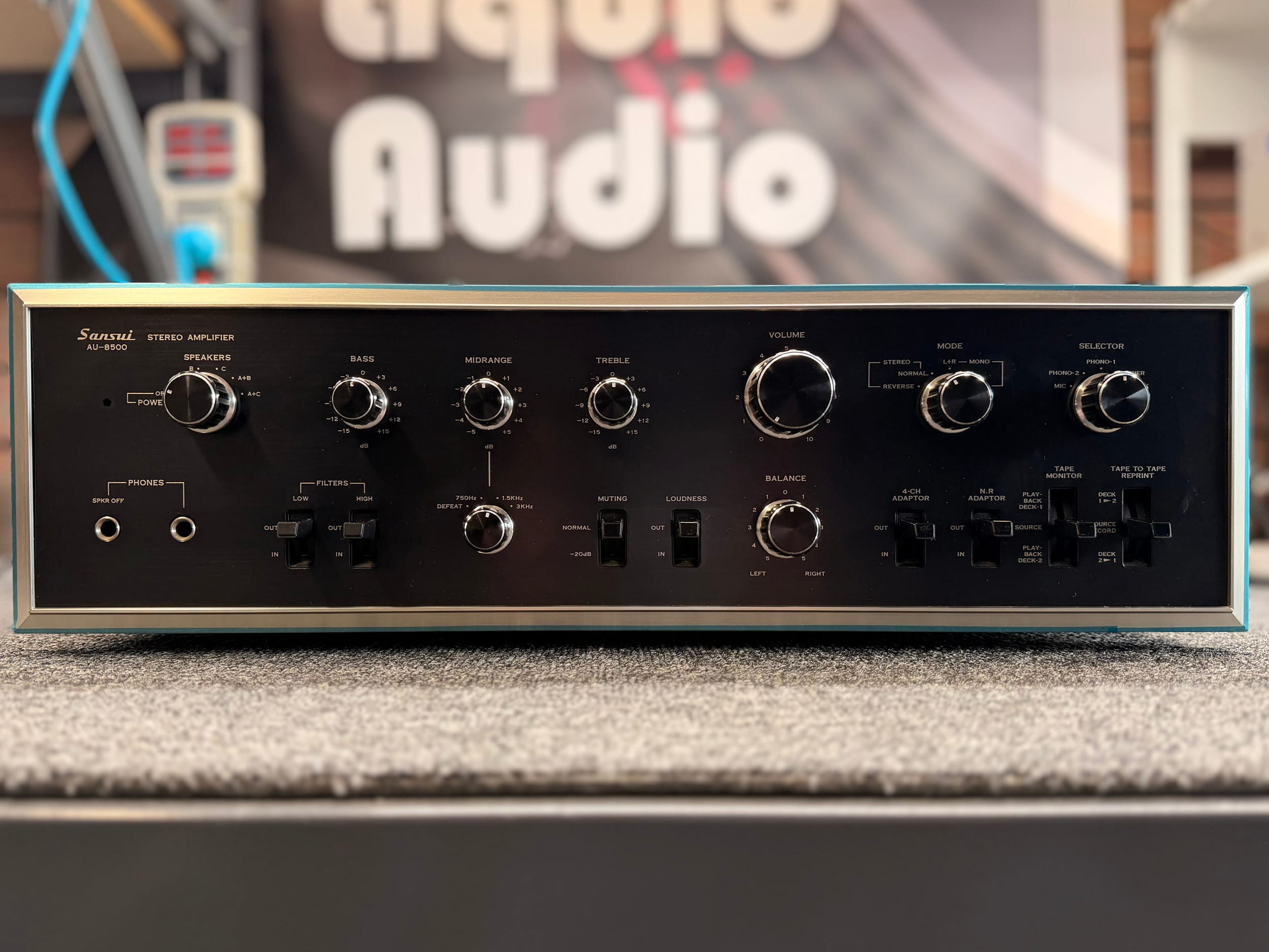 Sansui AU-8500
