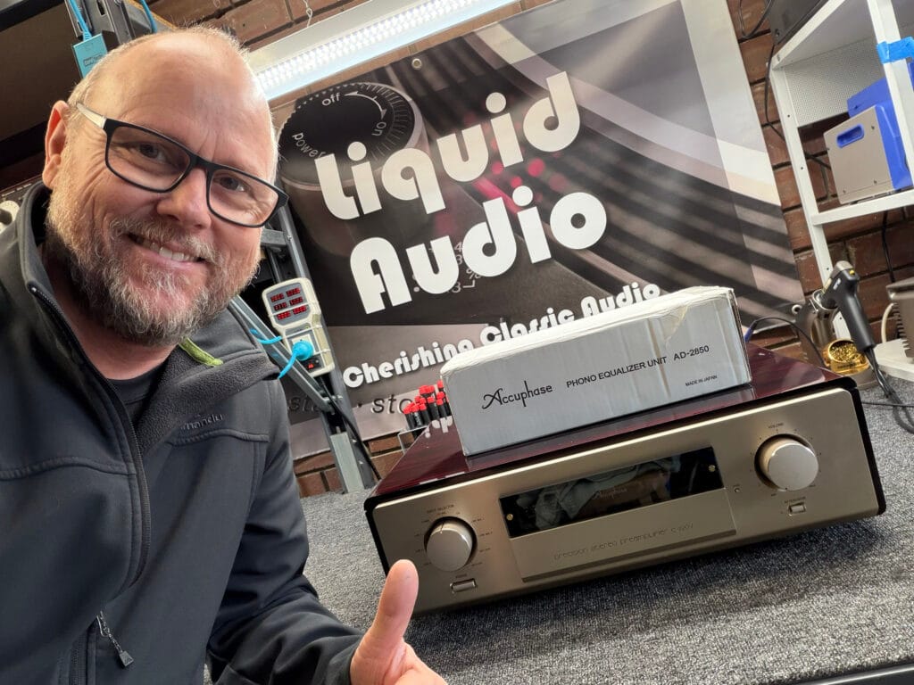 Accuphase C-290V
Accuphase AD-2850
