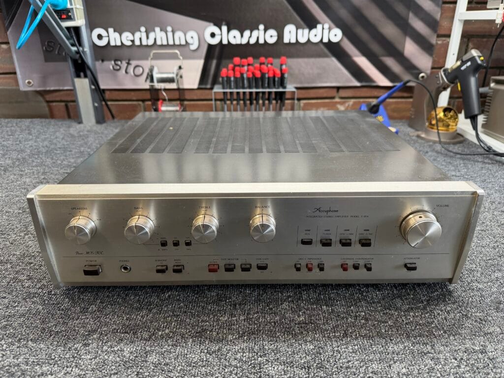 Accuphase E-204