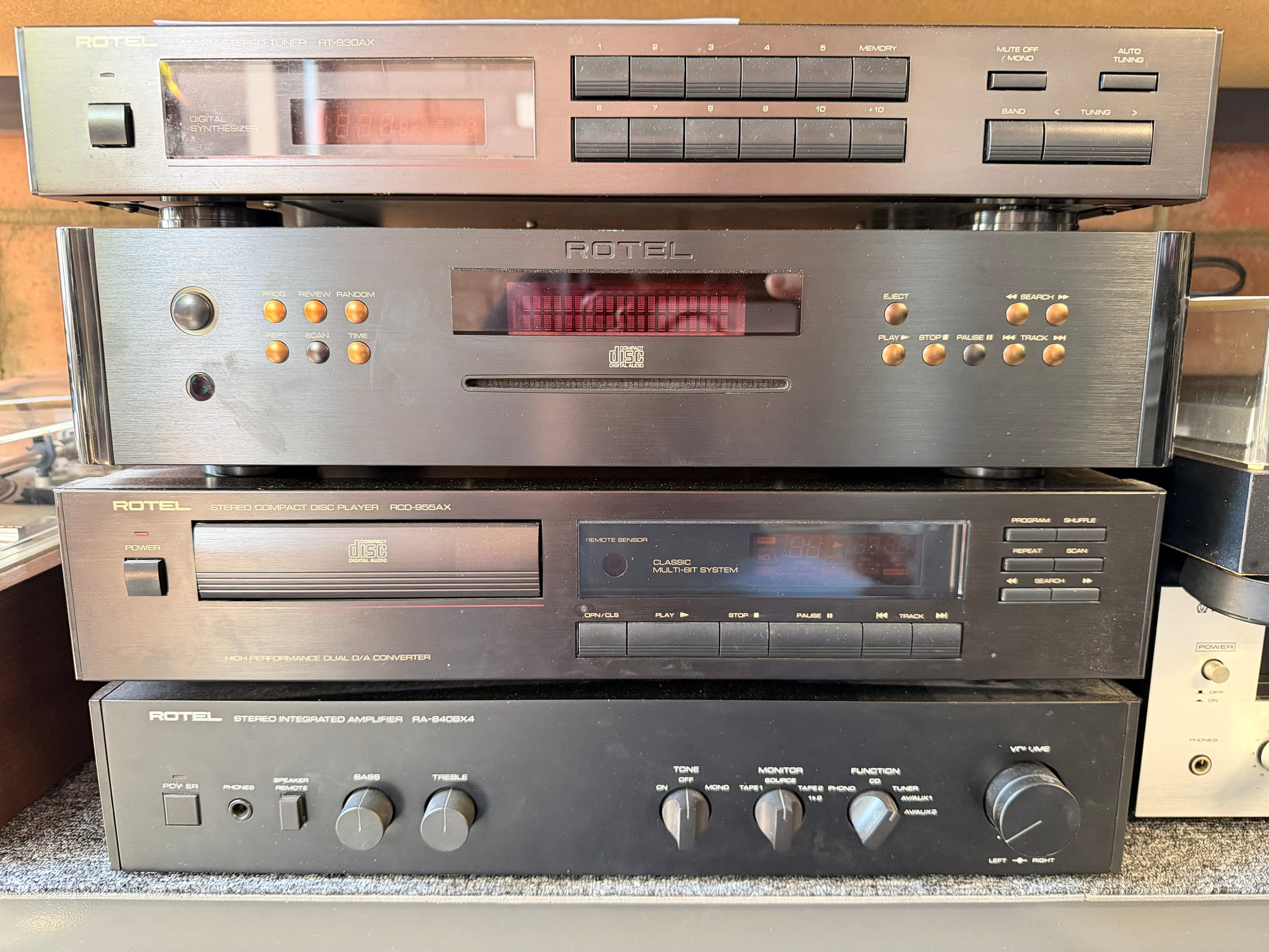 Rotel RA-840BX
Rotel RCD-955AX